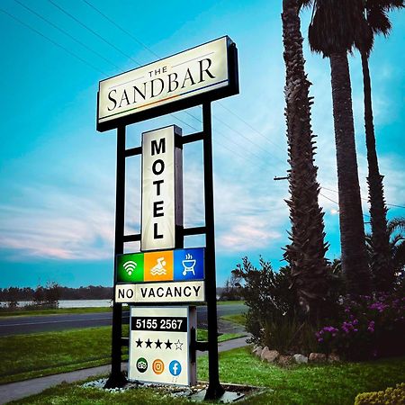 Sandbar Motel Lakes Entrance Exterior photo