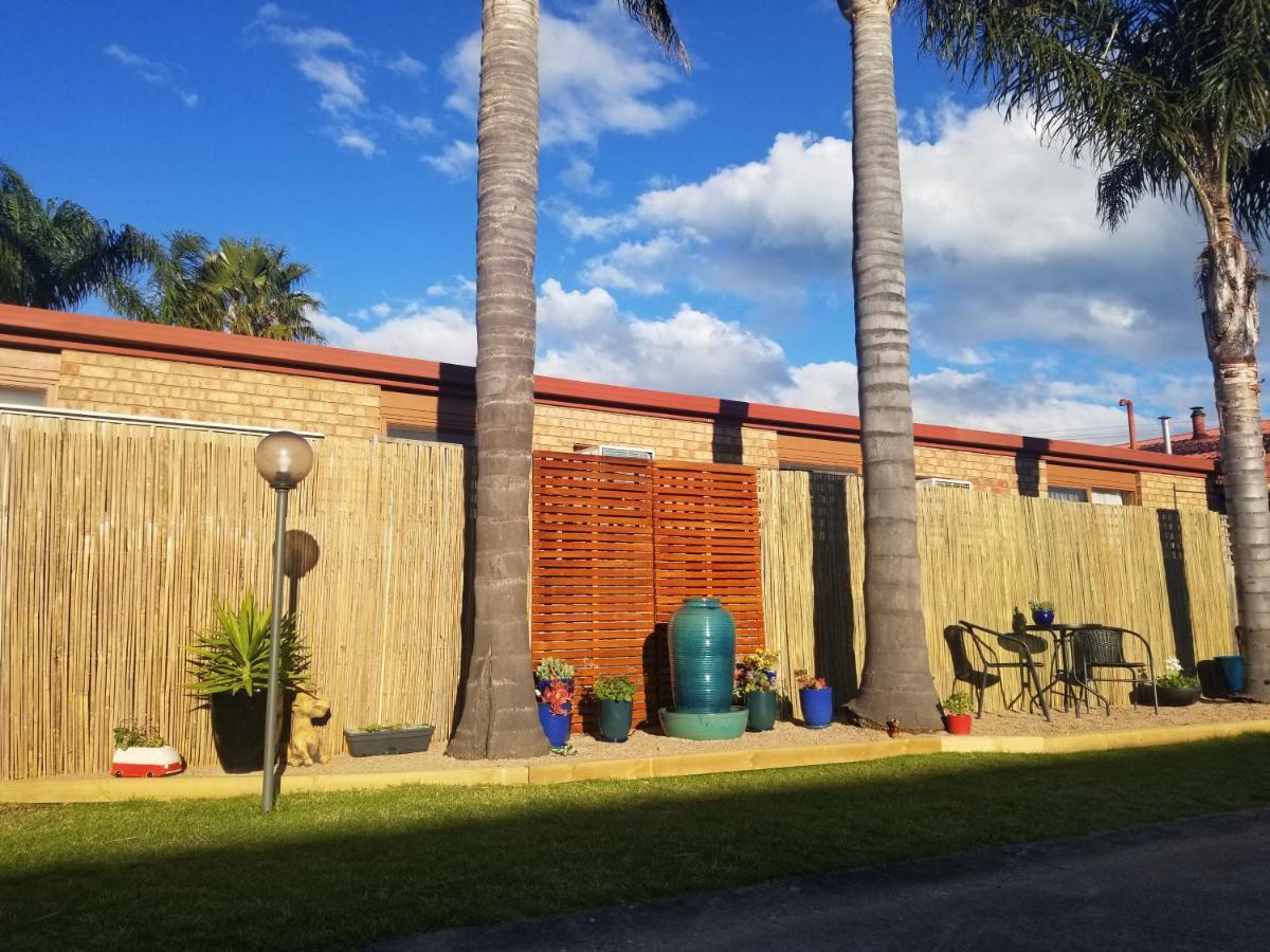 Sandbar Motel Lakes Entrance Exterior photo