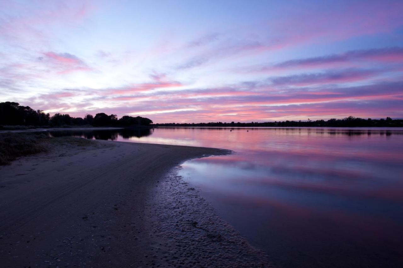 Sandbar Motel Lakes Entrance Exterior photo