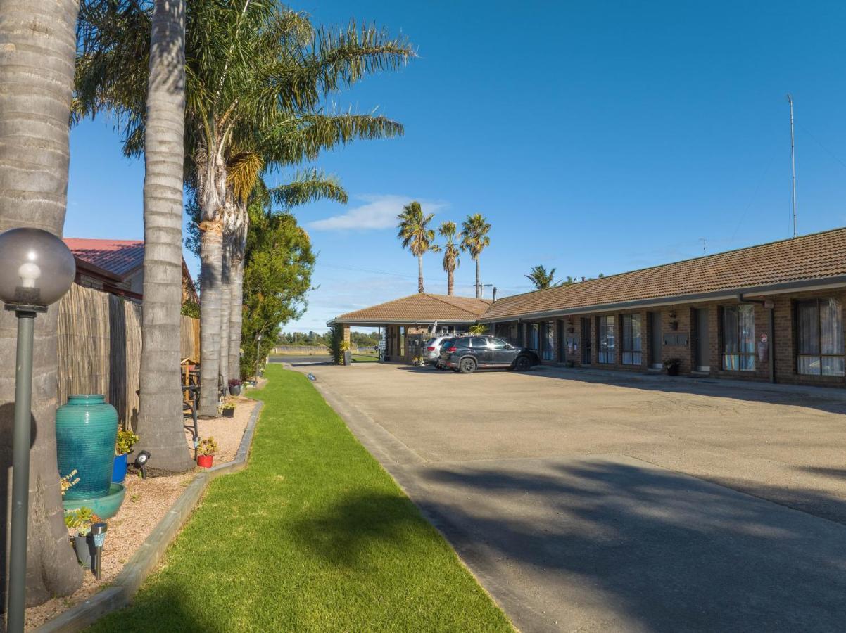 Sandbar Motel Lakes Entrance Exterior photo